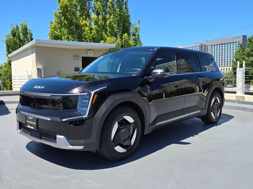 Certified 2024 Kia EV9 Light Long Range RWD image 8