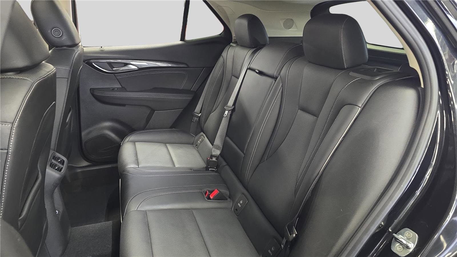 Used 2022 Buick Envision Essence w/ Safety Package image 15