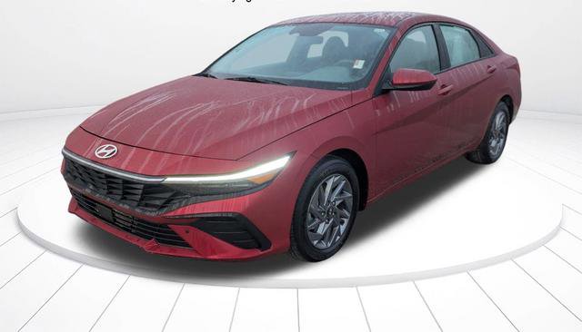 Used 2024 Hyundai Elantra SEL image 1