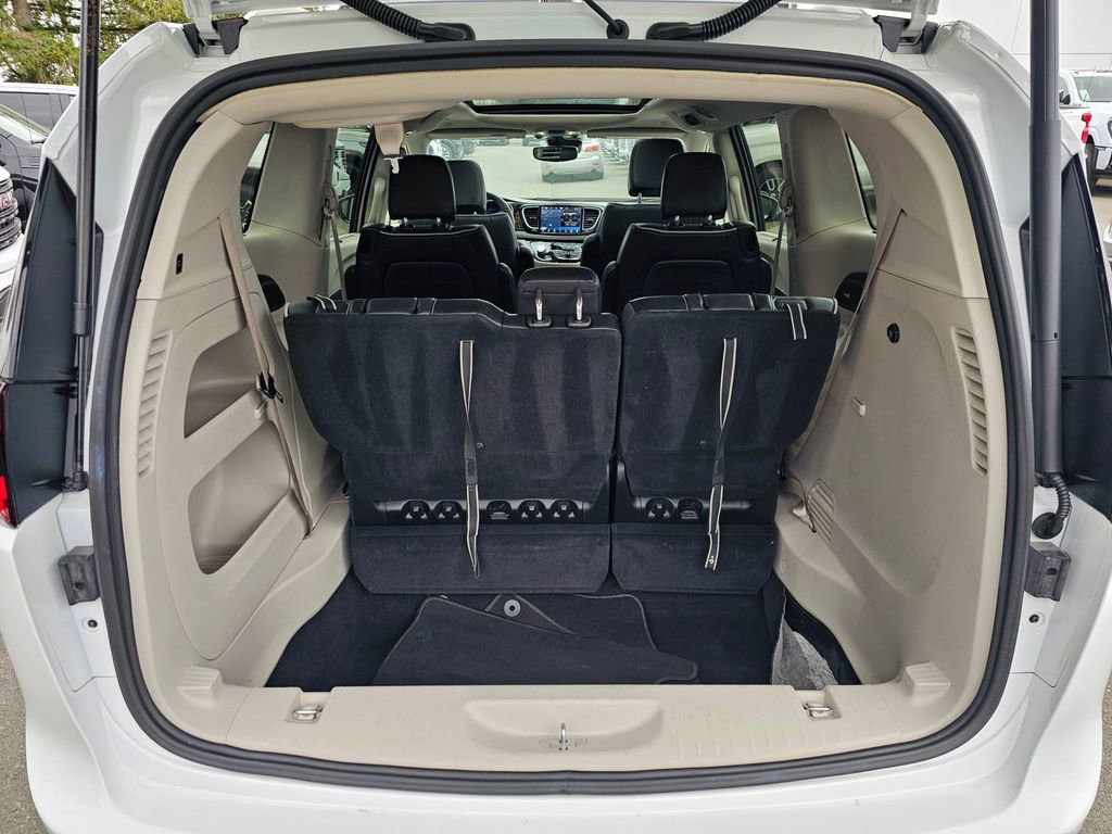 Used 2023 Chrysler Pacifica Limited FWD image 15