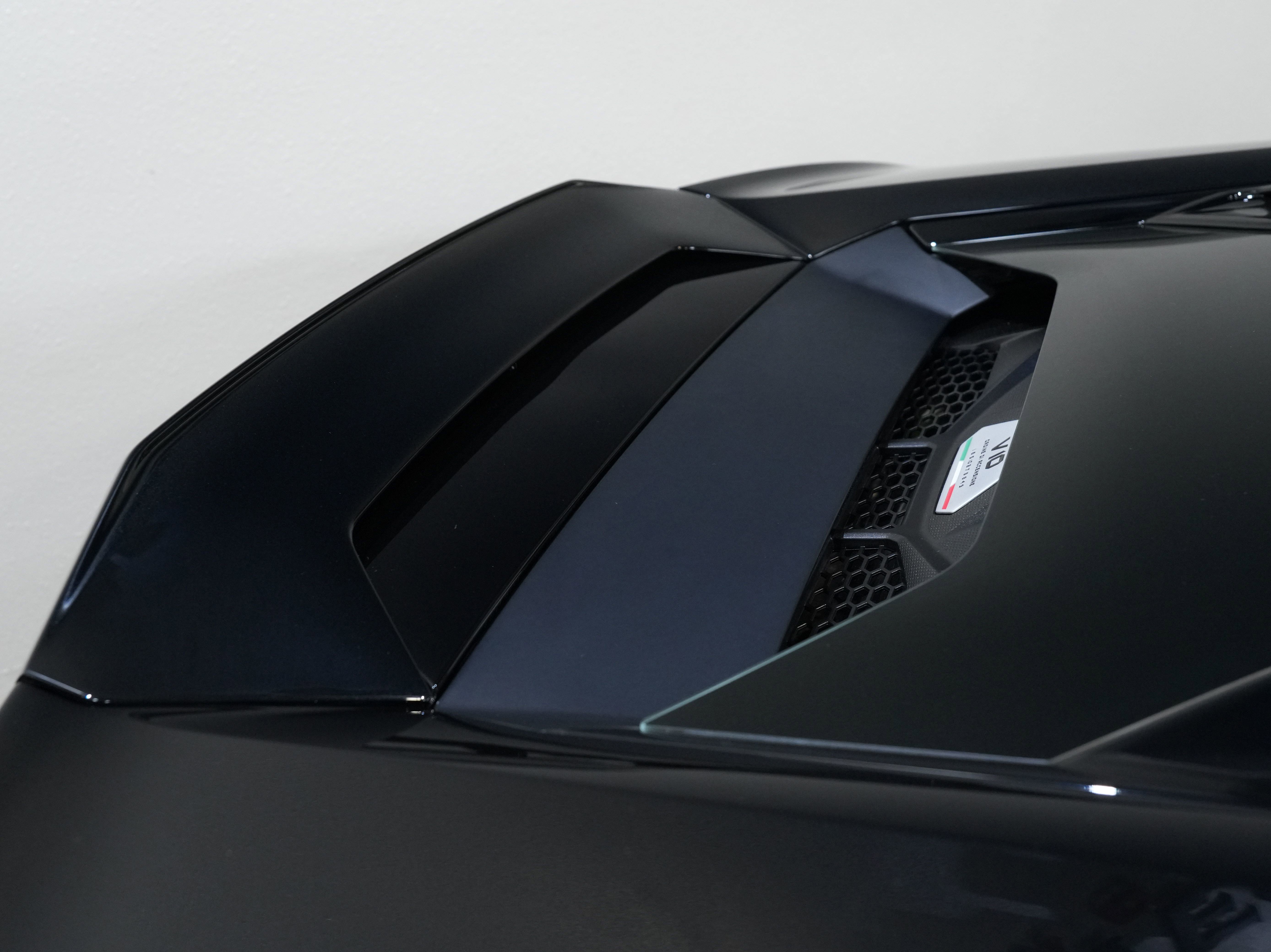 Used 2021 Lamborghini Huracan EVO image 16