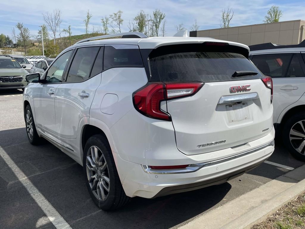 Used 2023 GMC Terrain Denali w/ Denali Premium Package AWD/4WD image 3