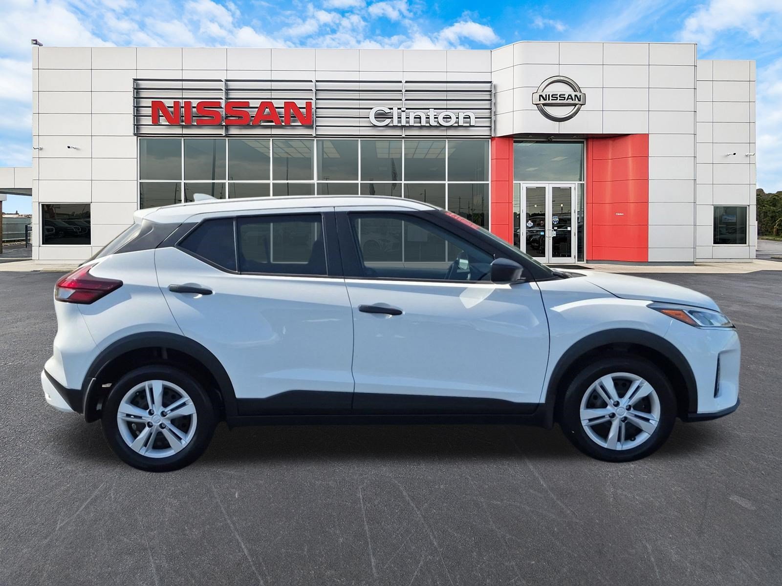 Used 2025 Nissan Kicks Play S FWD image 2