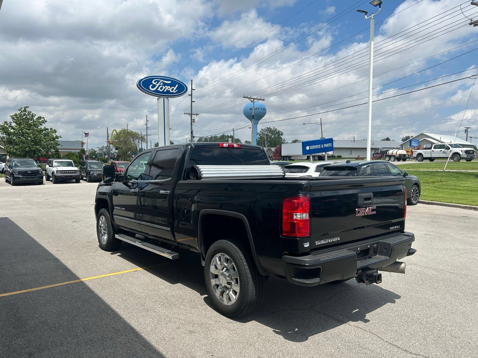Used 2018 GMC Sierra 2500 Denali w/ Snow Plow Prep Package AWD/4WD image 5