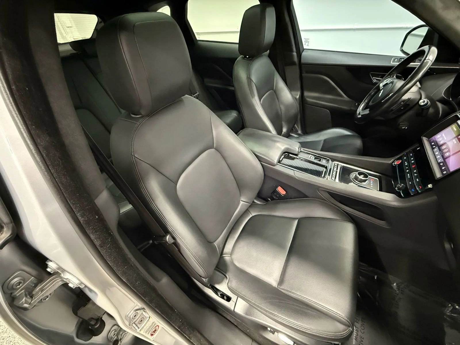 Used 2019 Jaguar F-PACE Premium image 56