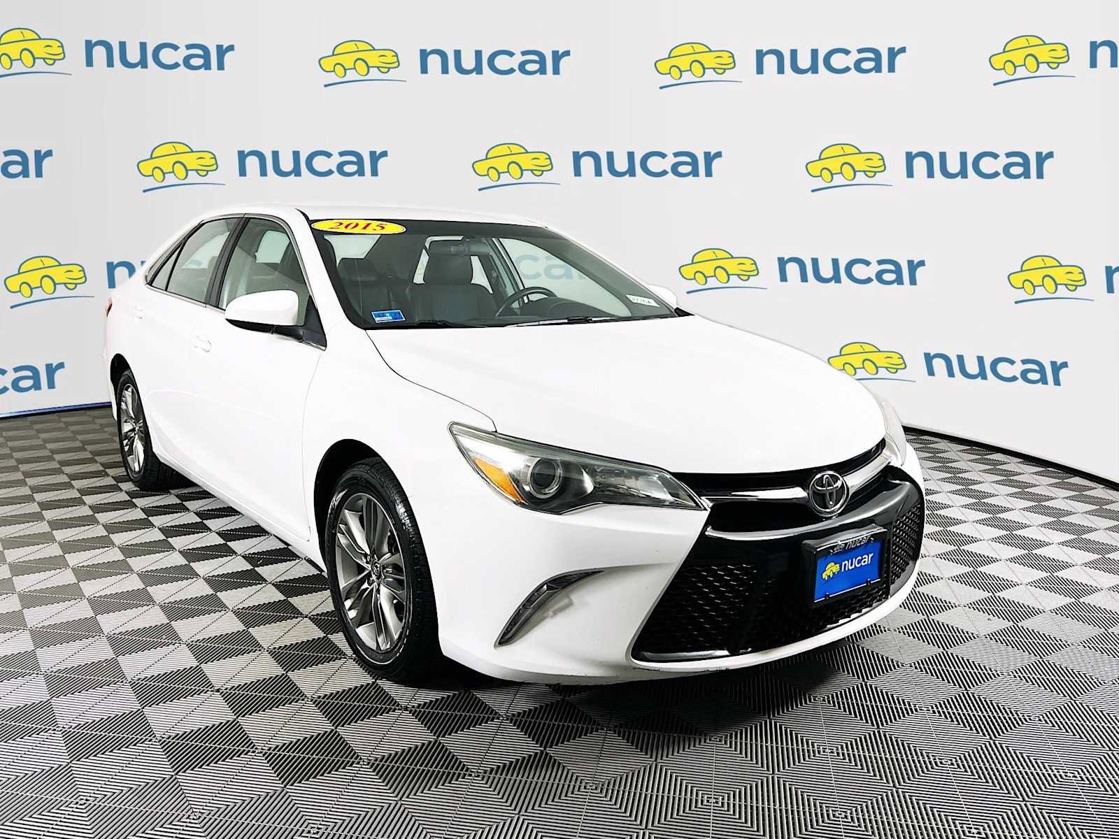 Used 2015 Toyota Camry SE image 1