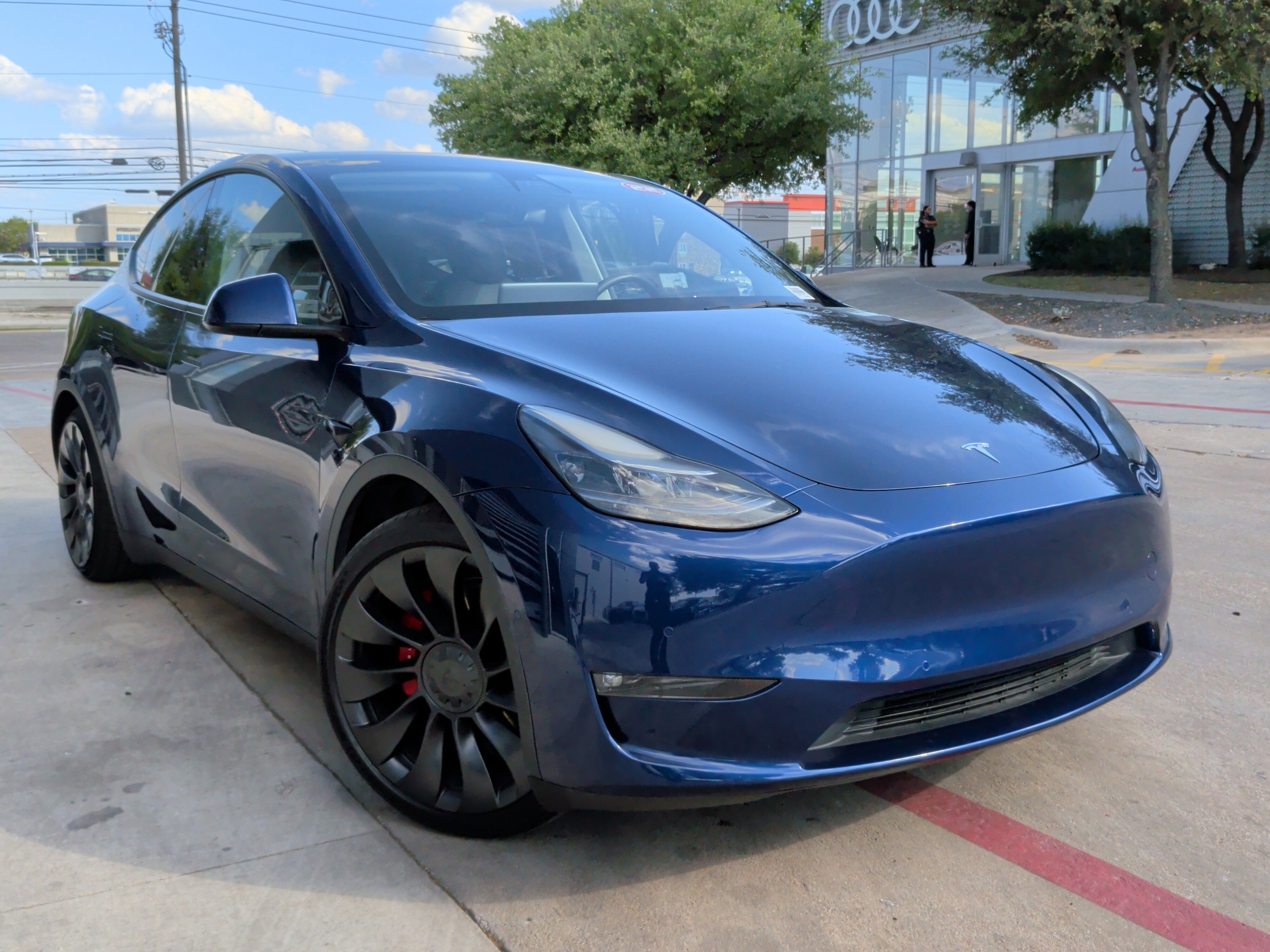 Used 2022 Tesla Model Y Performance image 2