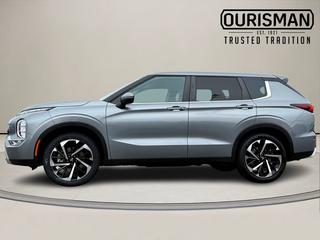 Used 2024 Mitsubishi Outlander SE image 3