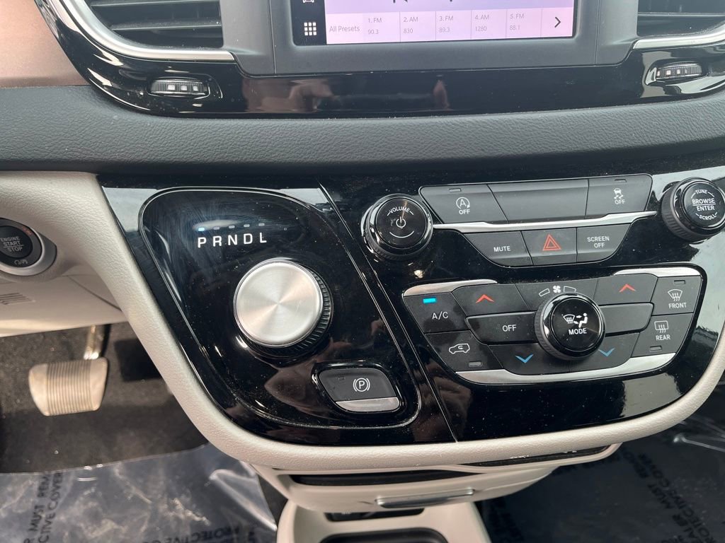 Used 2024 Chrysler Voyager LX FWD image 22