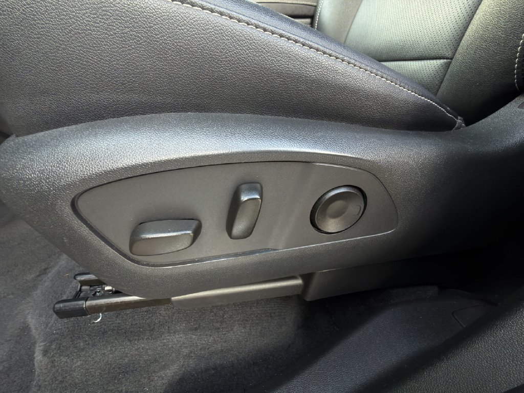 Used 2025 Chevrolet Traverse LT FWD image 24