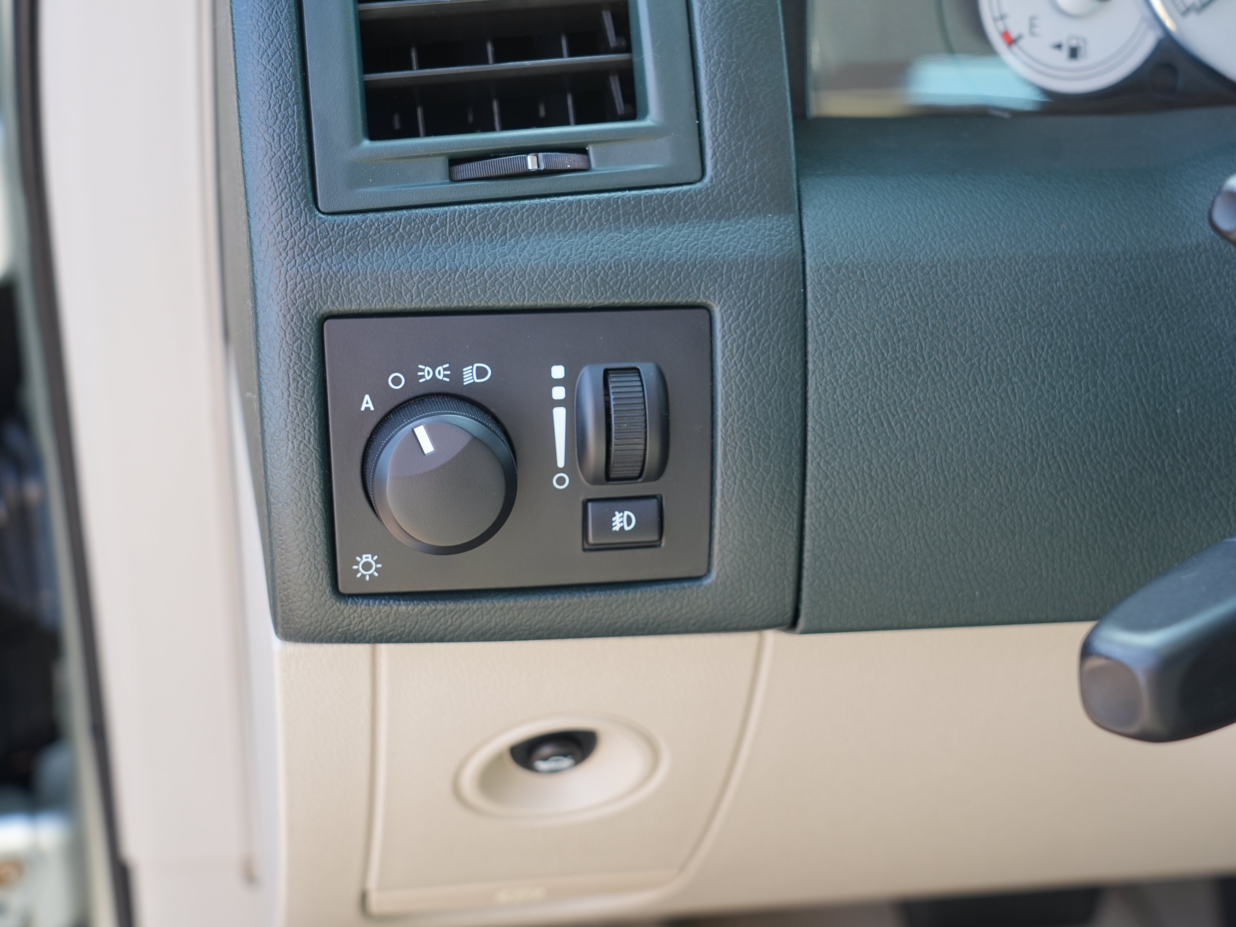 Used 2006 Chrysler 300 C w/ Navigation & Sound Group II AWD/4WD image 17