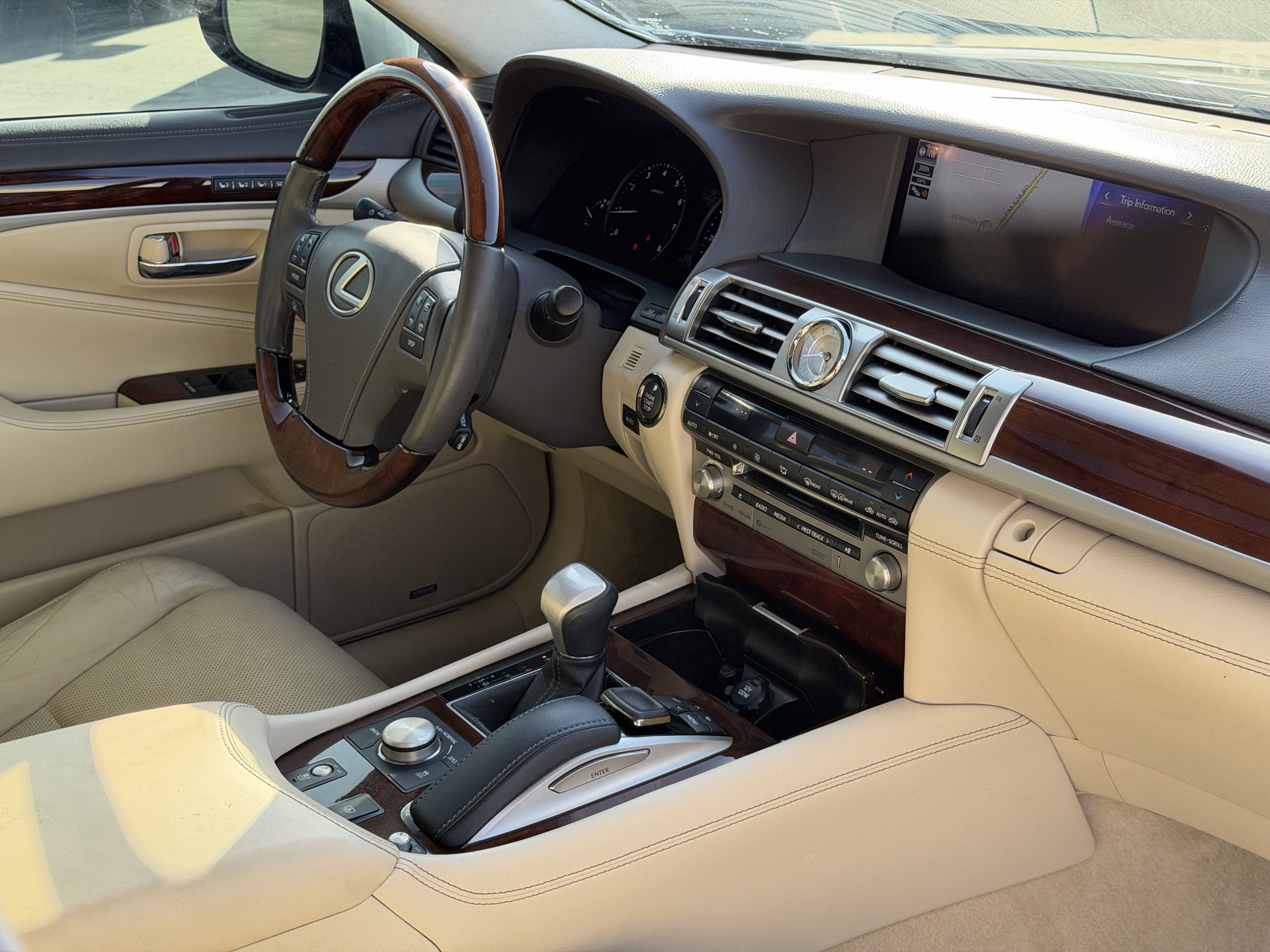 Used 2016 Lexus LS 460 AWD w/ Comfort Package image 15