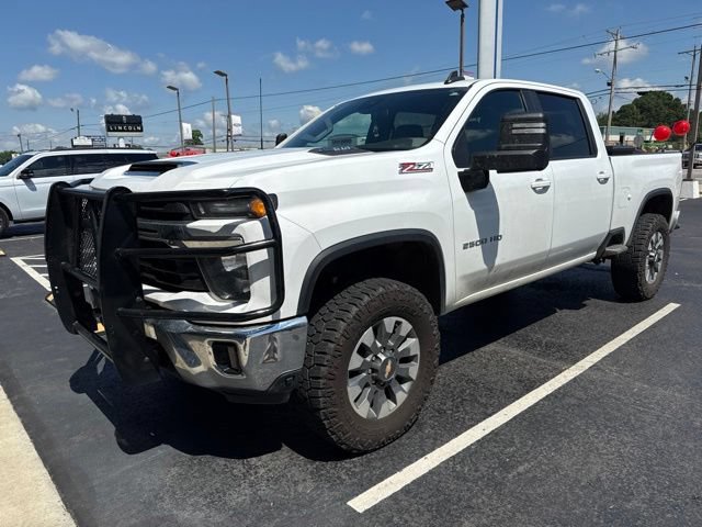 Used 2024 Chevrolet Silverado 2500 LT AWD/4WD image 3
