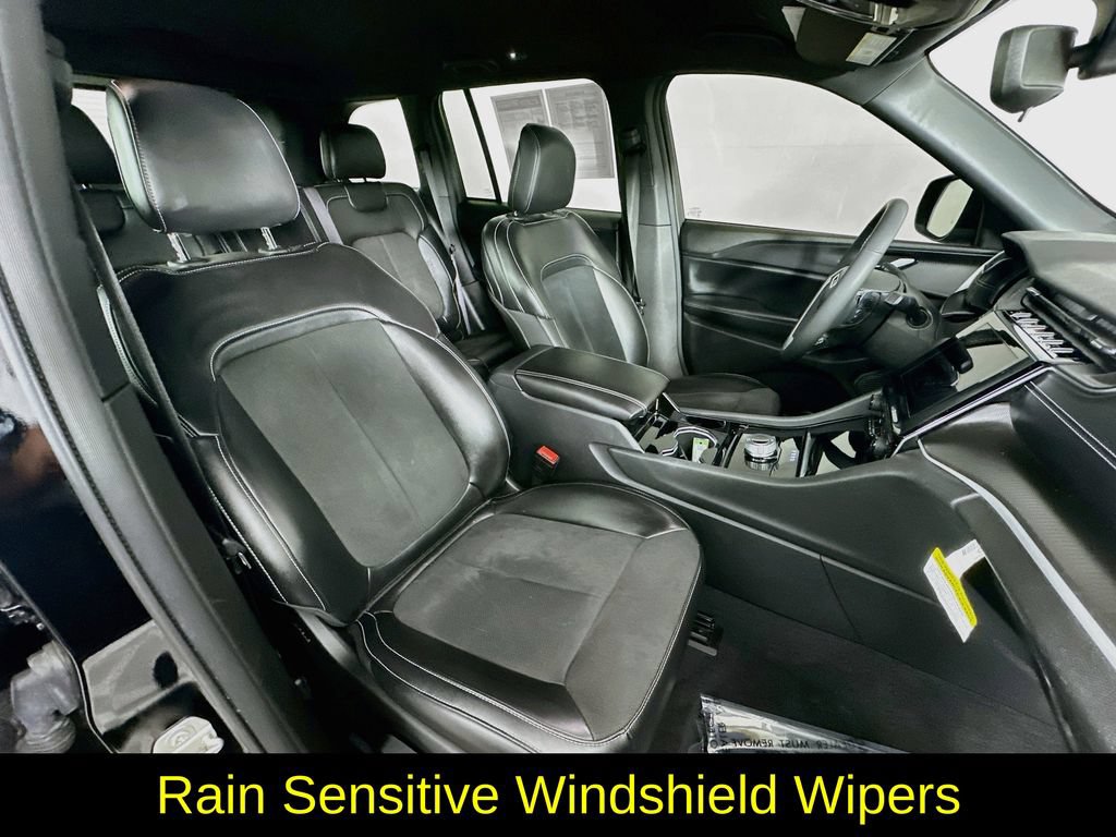 Used 2023 Jeep Grand Cherokee Altitude AWD/4WD image 34