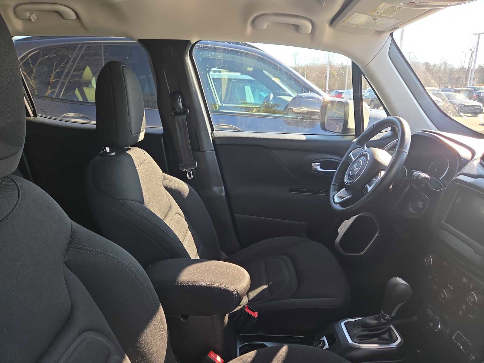 Used 2020 Jeep Renegade Latitude w/ Cold Weather Group image 9