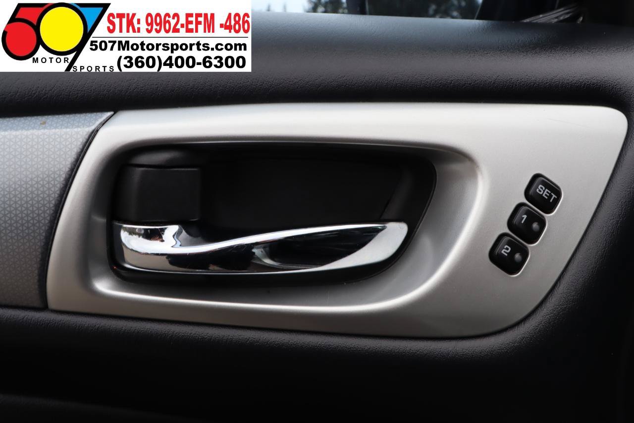 Used 2019 Nissan Pathfinder SL AWD/4WD image 14