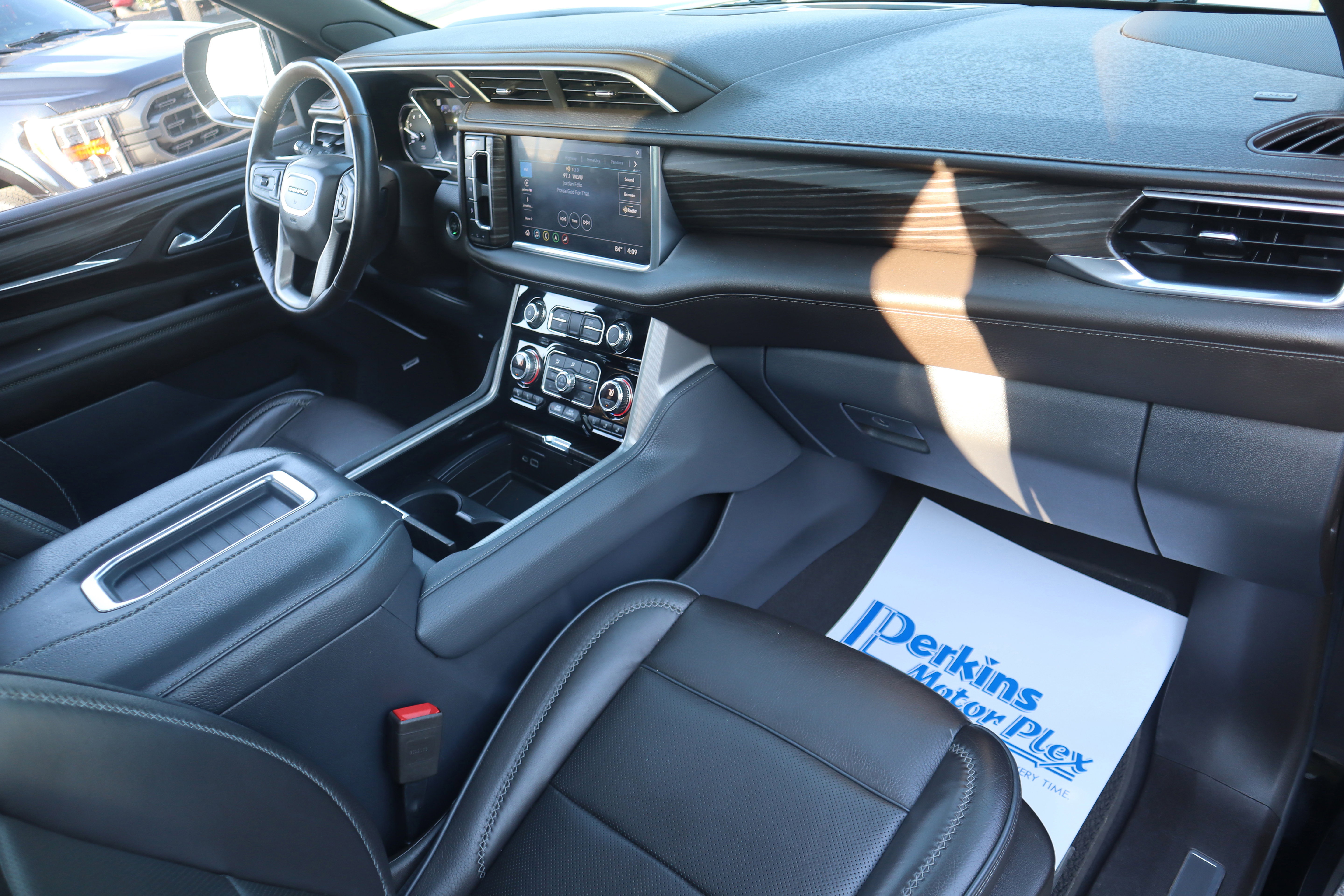 Used 2021 GMC Yukon Denali w/ Denali Premium Package image 40