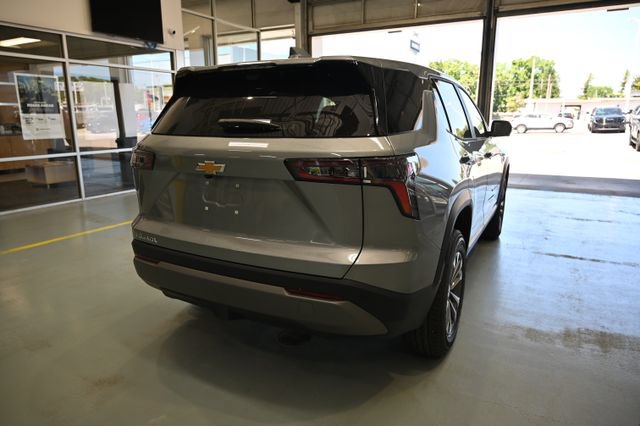 New 2026 Chevrolet Equinox LT w/ Safety and Technology Package FWD image 5