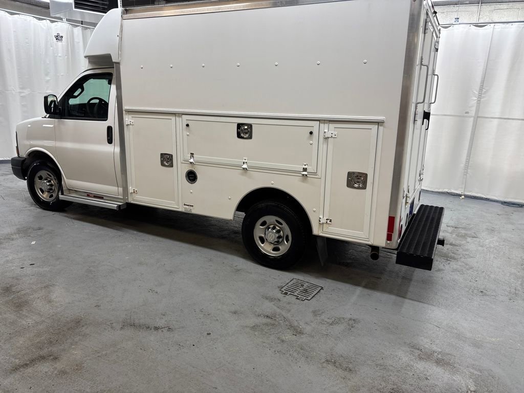 Used 2016 Chevrolet Express 3500 image 3