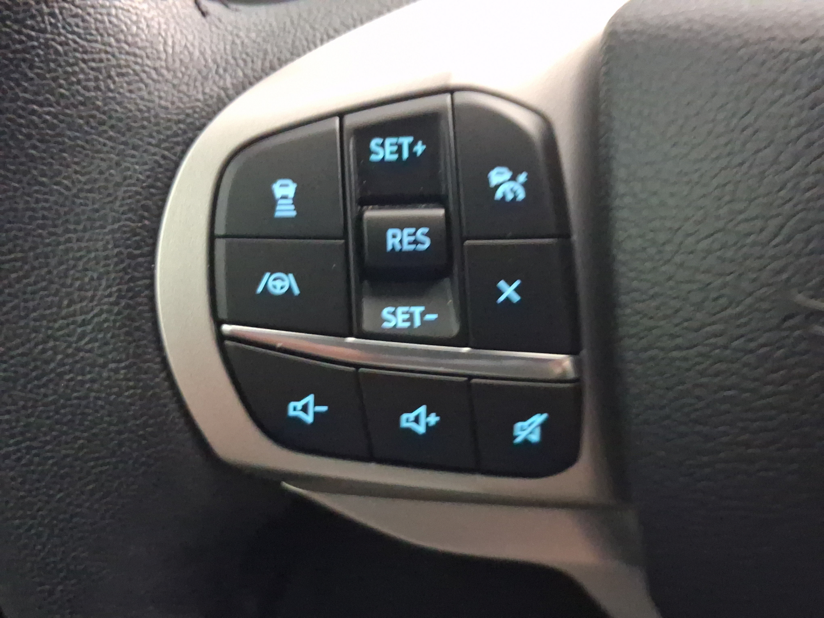 Used 2024 Ford Explorer XLT w/ Equipment Group 202A AWD/4WD image 22