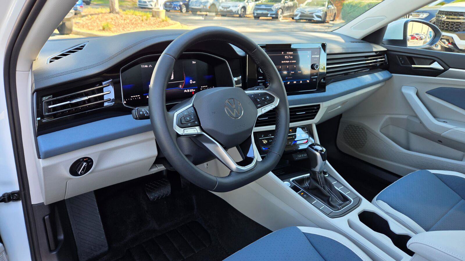 Certified 2025 Volkswagen Jetta SE w/ Sunroof Package FWD image 26