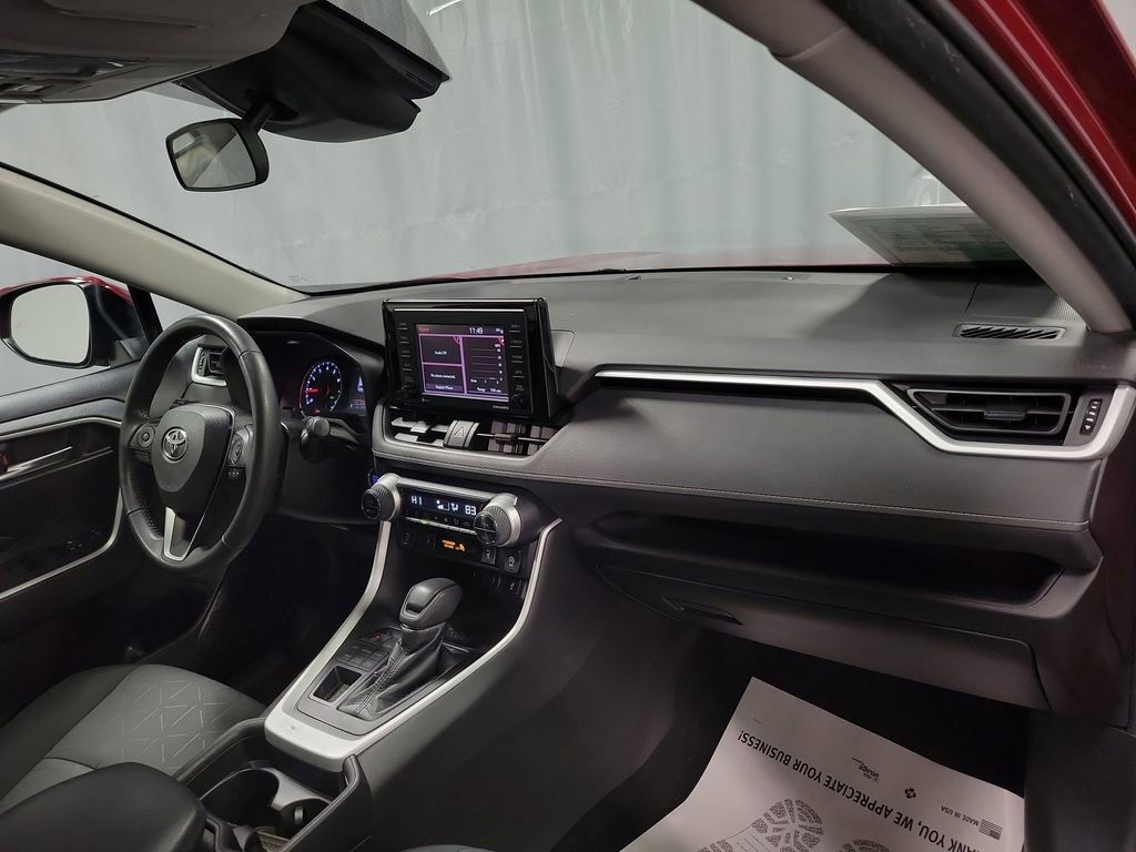 Used 2020 Toyota RAV4 XLE w/ Convenience Package image 27