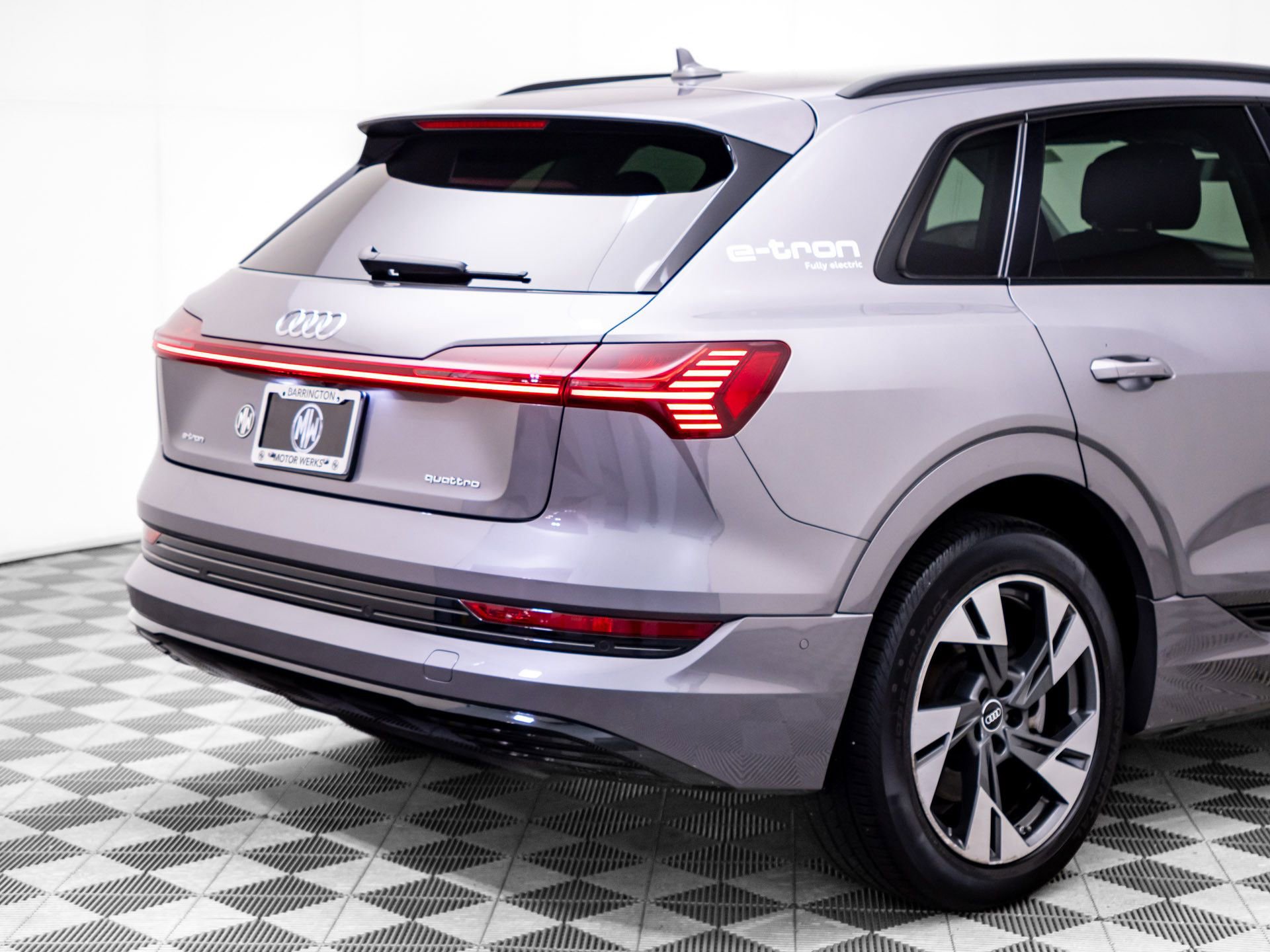Used 2022 Audi e-tron Premium AWD/4WD image 36