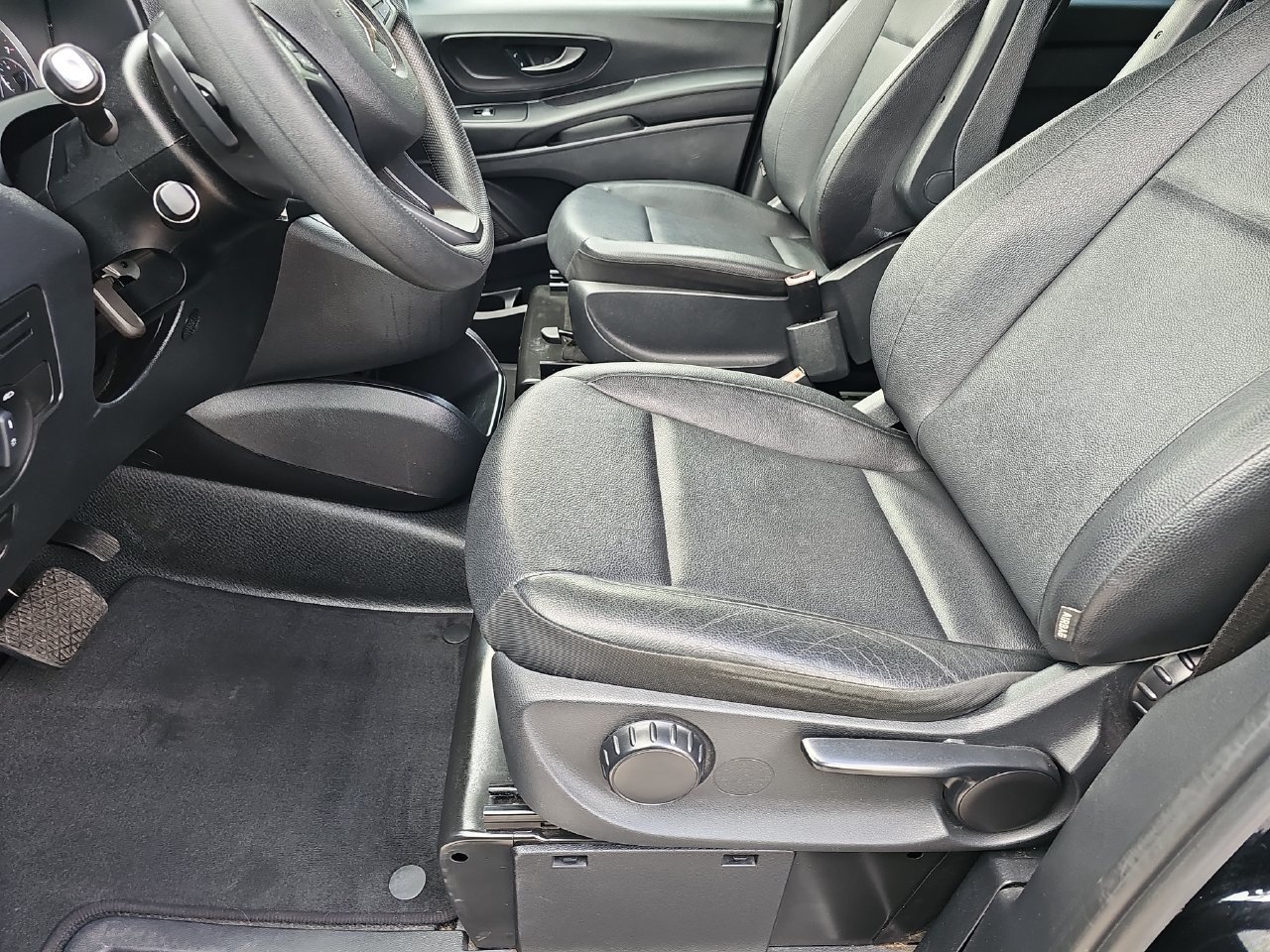 Used 2023 Mercedes-Benz Metris Passenger image 19