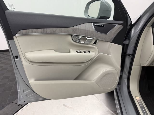 Certified 2025 Volvo XC90 B6 Plus image 11