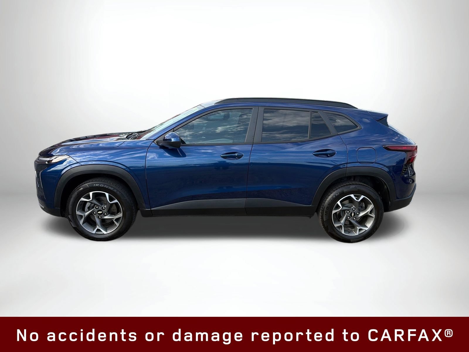 Used 2024 Chevrolet Trax LT w/ LT Convenience Package FWD image 3