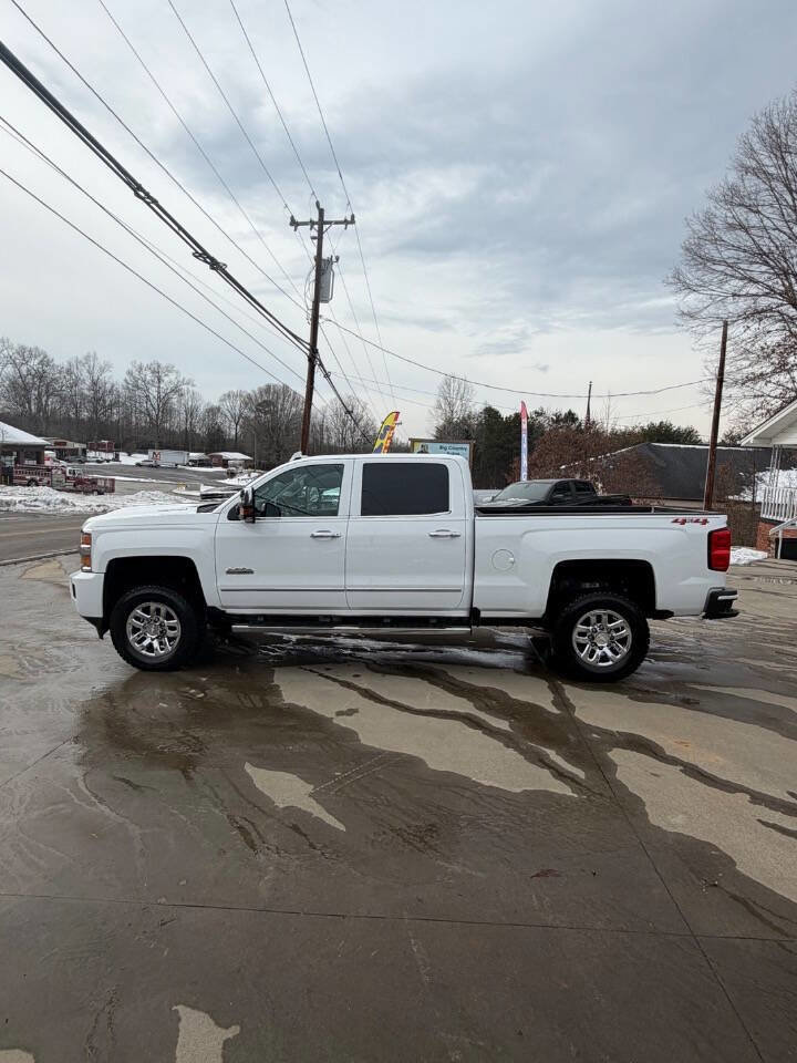 Used 2018 Chevrolet Silverado 3500 High Country w/ Duramax Plus Package image 3