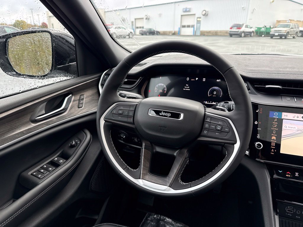 New 2027 Jeep Grand Cherokee Limited AWD/4WD image 16