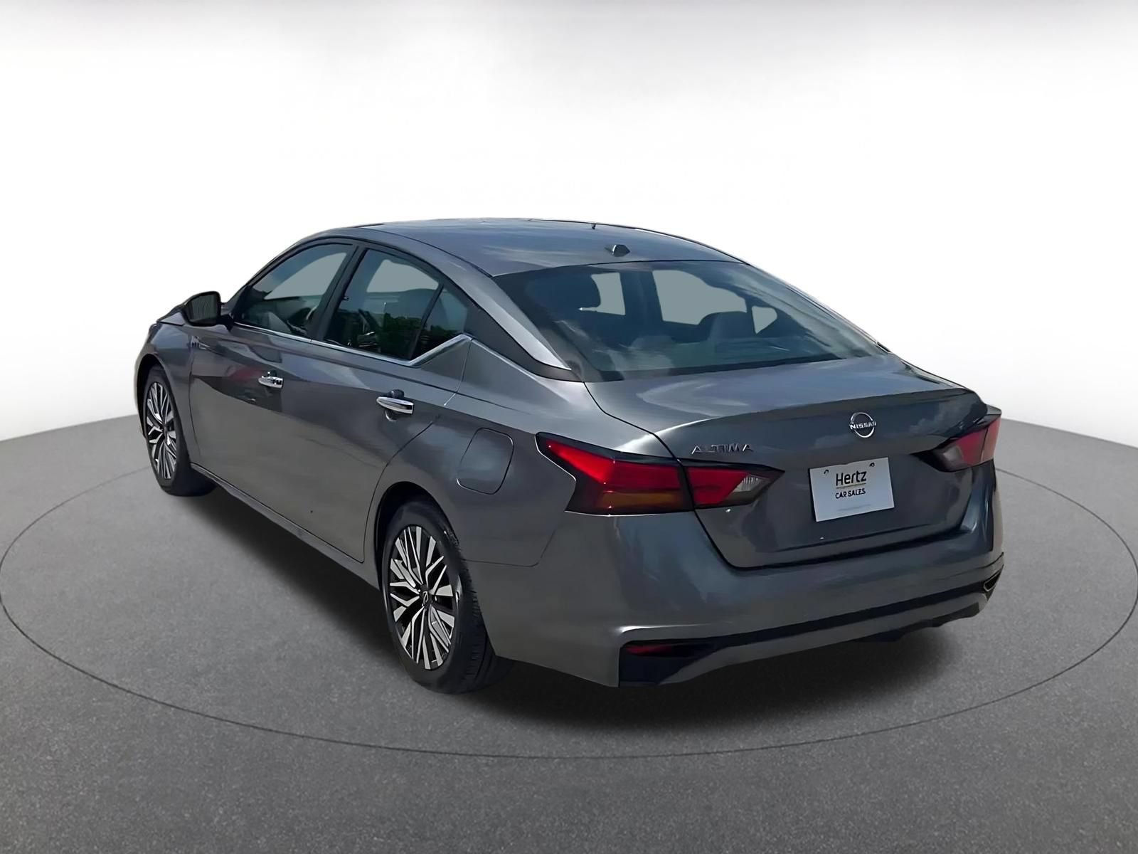 Used 2025 Nissan Altima 2.5 SV FWD image 9