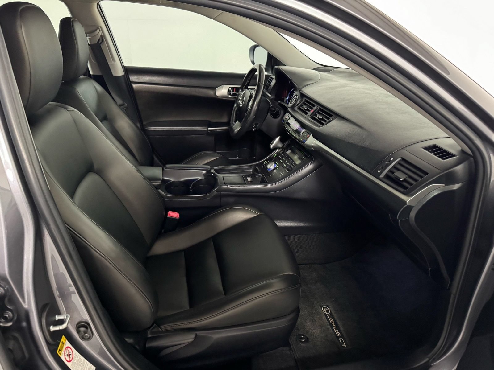 Used 2013 Lexus CT 200h FWD image 19