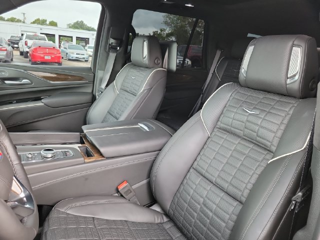 Used 2024 Cadillac Escalade Sport Platinum w/ LPO, ONYX Package AWD/4WD image 20
