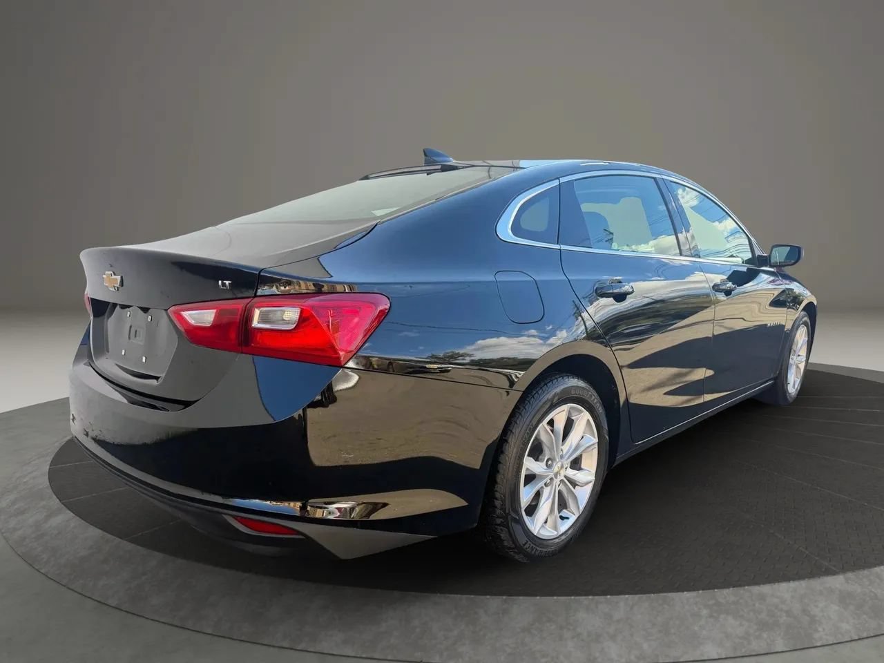 Used 2023 Chevrolet Malibu LT FWD image 5