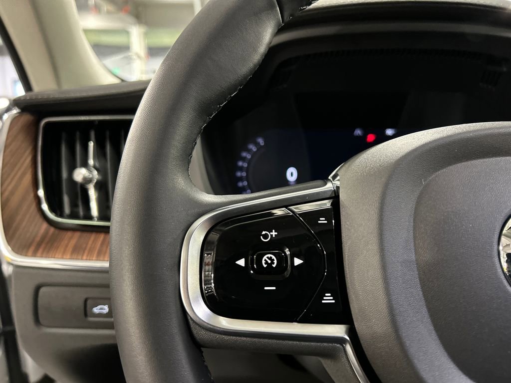 Used 2023 Volvo XC60 B5 Ultimate w/ Climate Package AWD/4WD image 13