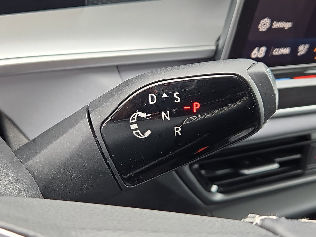 Certified 2025 Volkswagen Tiguan SE AWD/4WD image 14