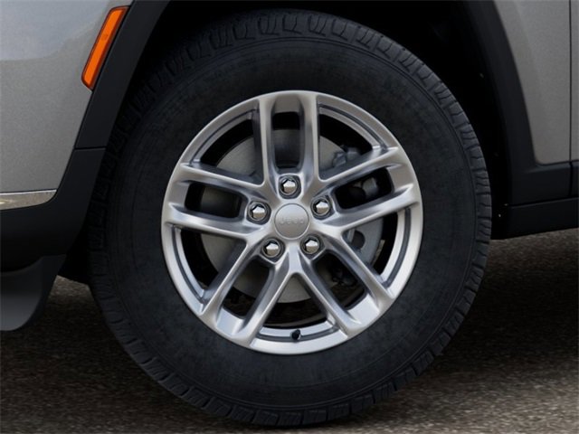 Certified 2025 Jeep Grand Cherokee L Laredo image 8