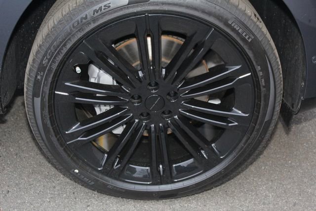 New 2026 Land Rover Range Rover Long Wheelbase SE image 9