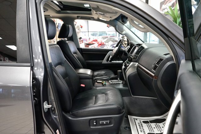 Used 2013 Toyota Land Cruiser image 50