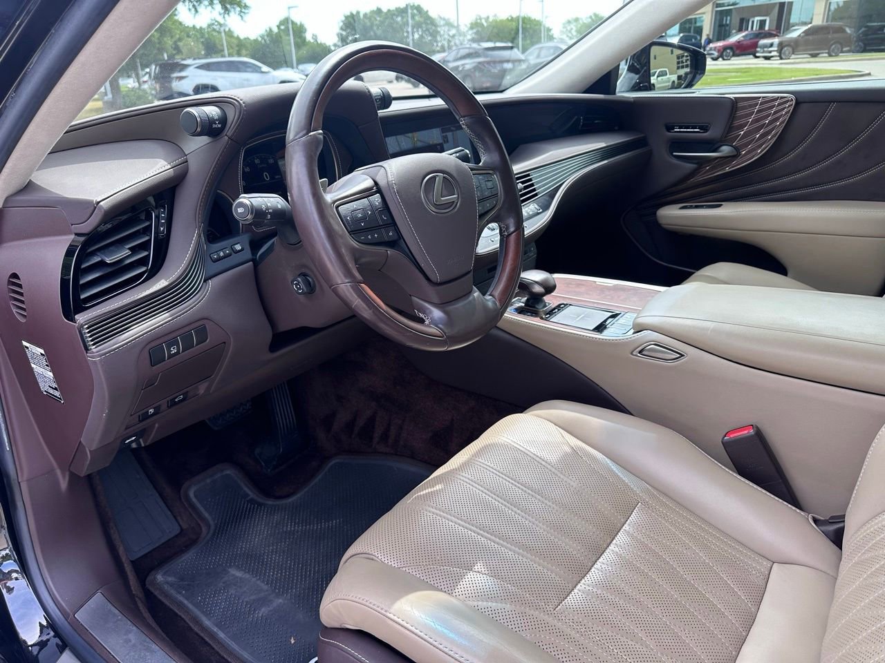 Used 2019 Lexus LS 500 w/ Interior Upgrade Package RWD image 22