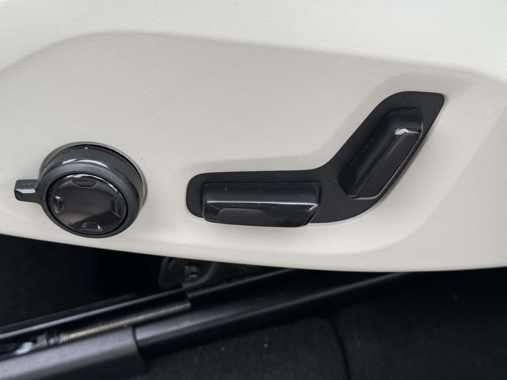 Certified 2026 Volvo XC60 B5 Ultra w/ Protection Package Premier image 18