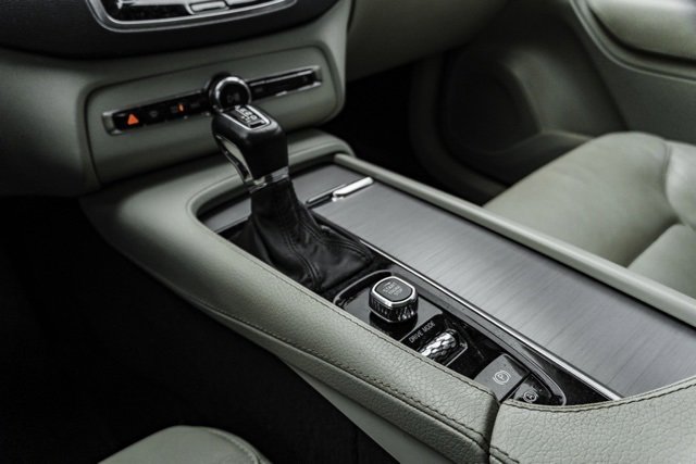 Used 2021 Volvo XC90 T5 Momentum w/ Climate Package image 17