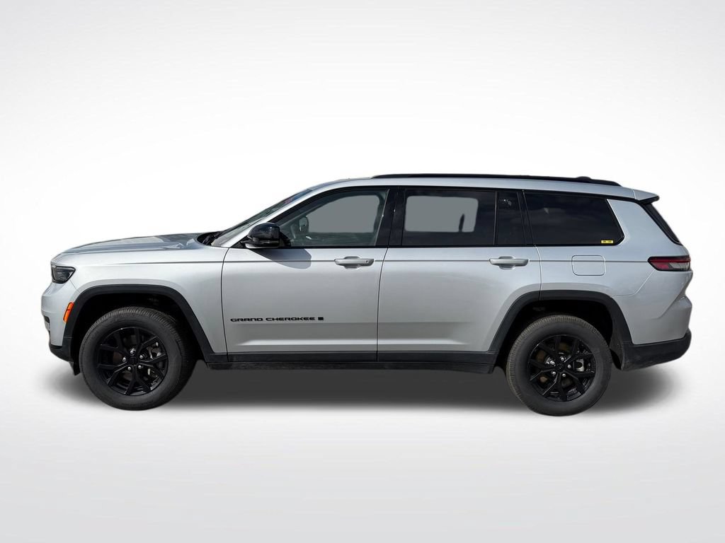 Used 2024 Jeep Grand Cherokee L Laredo AWD/4WD image 2