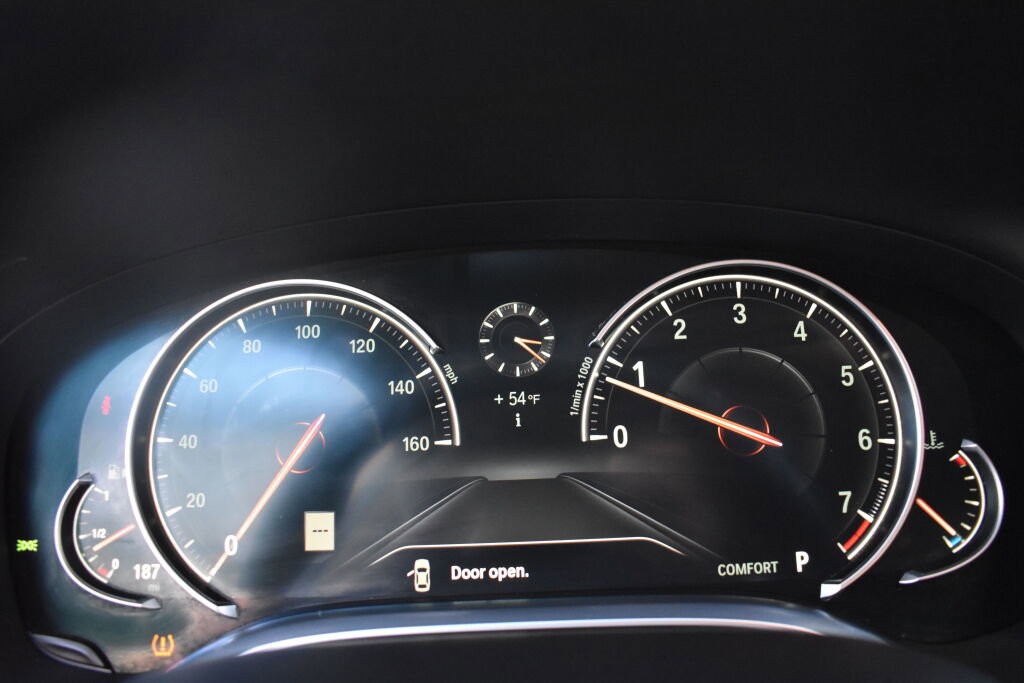 Used 2017 BMW 740i image 18