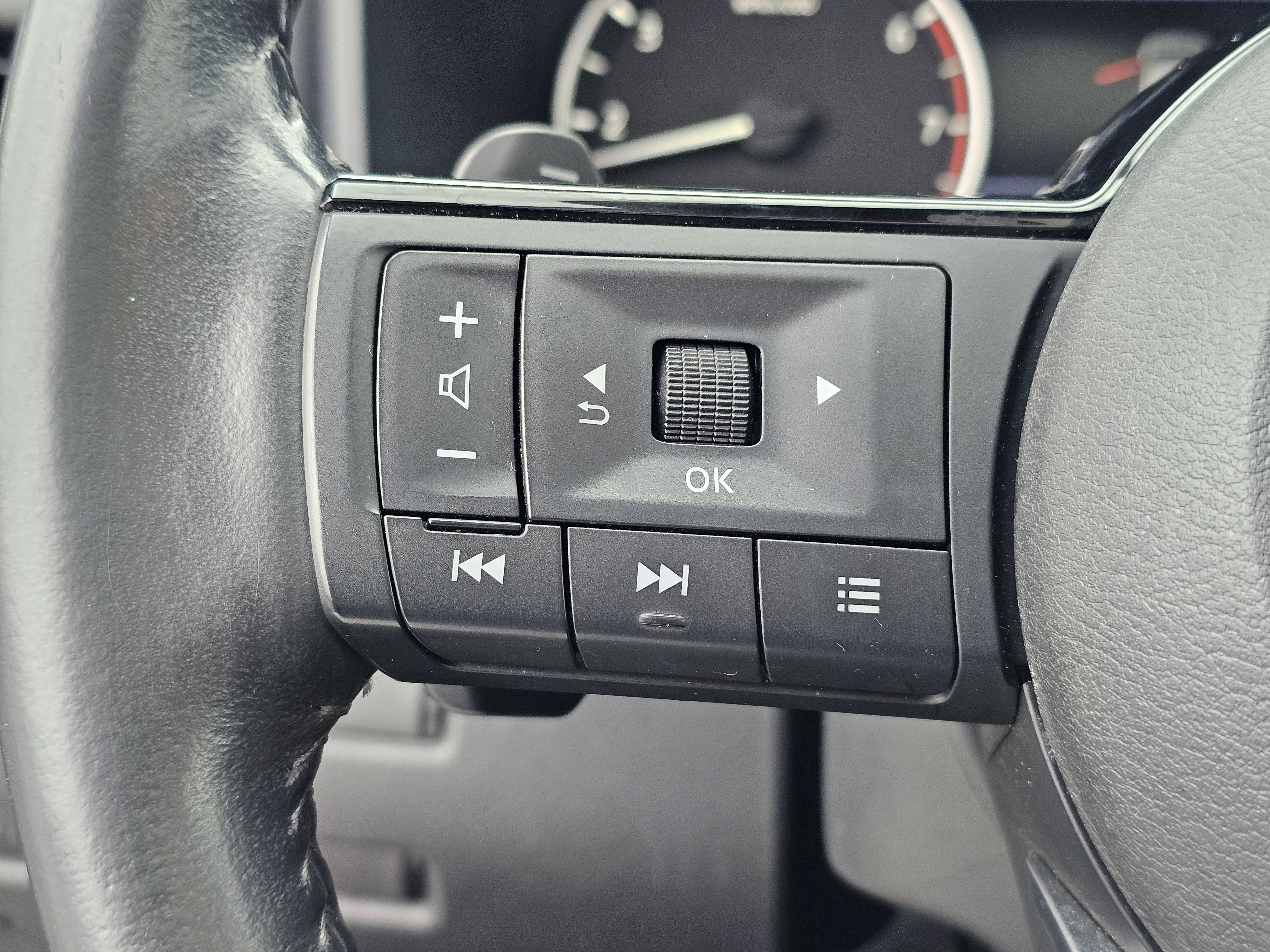 Used 2023 Nissan Rogue SL w/ SL Premium Package image 20