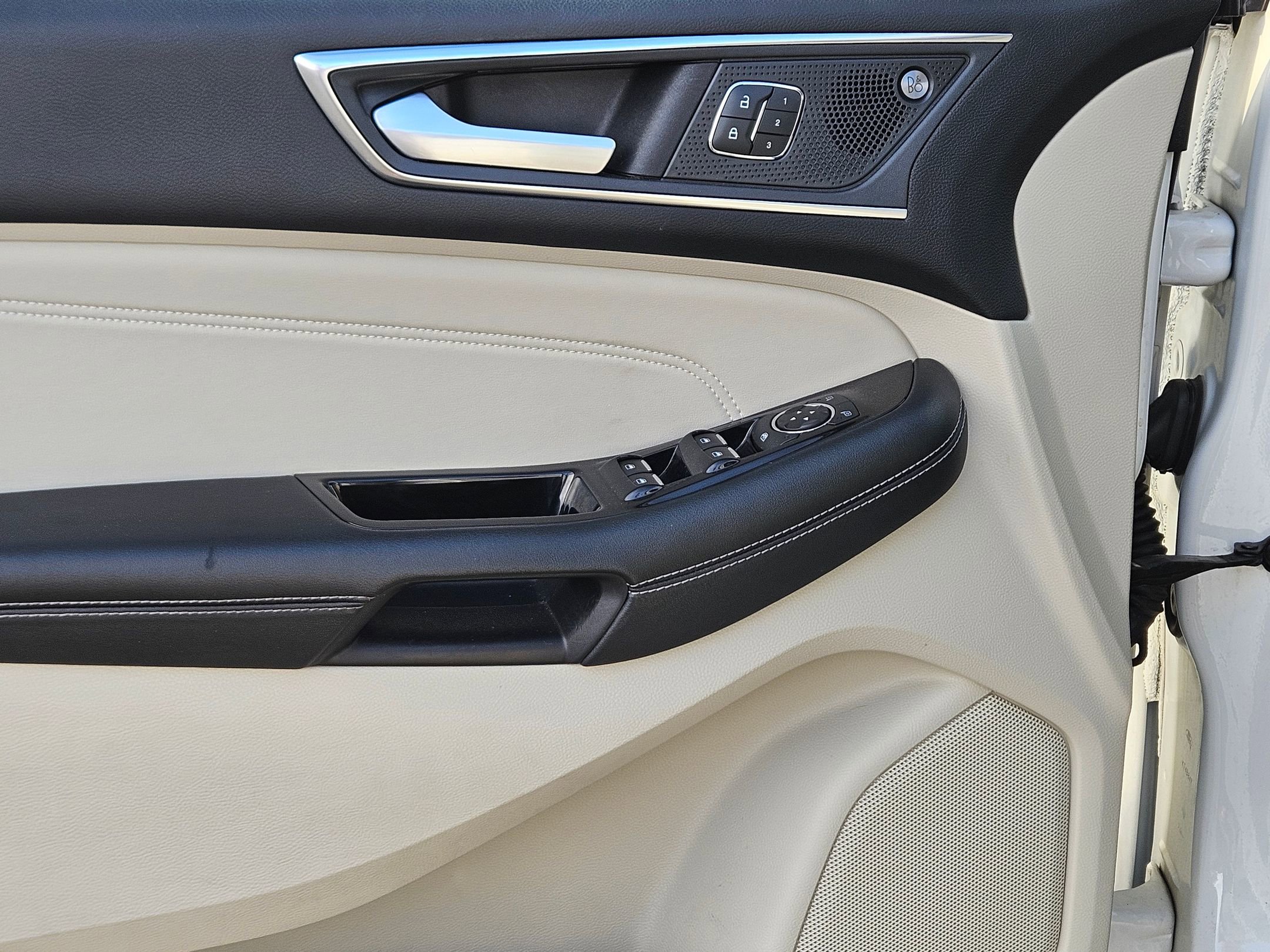 Used 2020 Ford Edge Titanium image 18