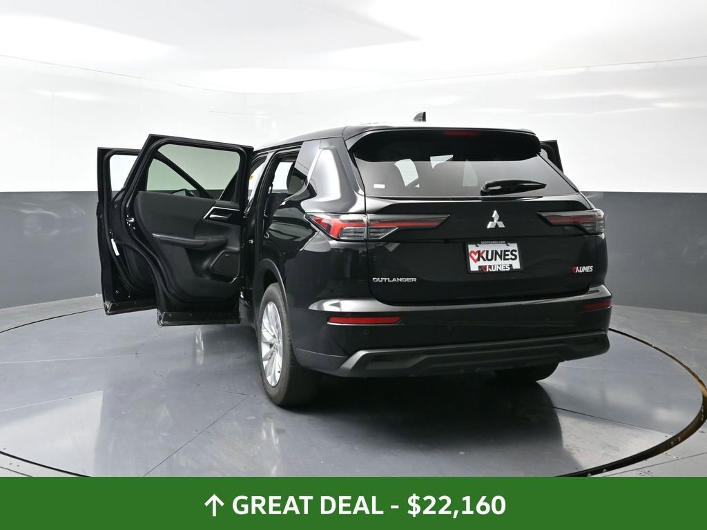 Used 2025 Mitsubishi Outlander ES image 58