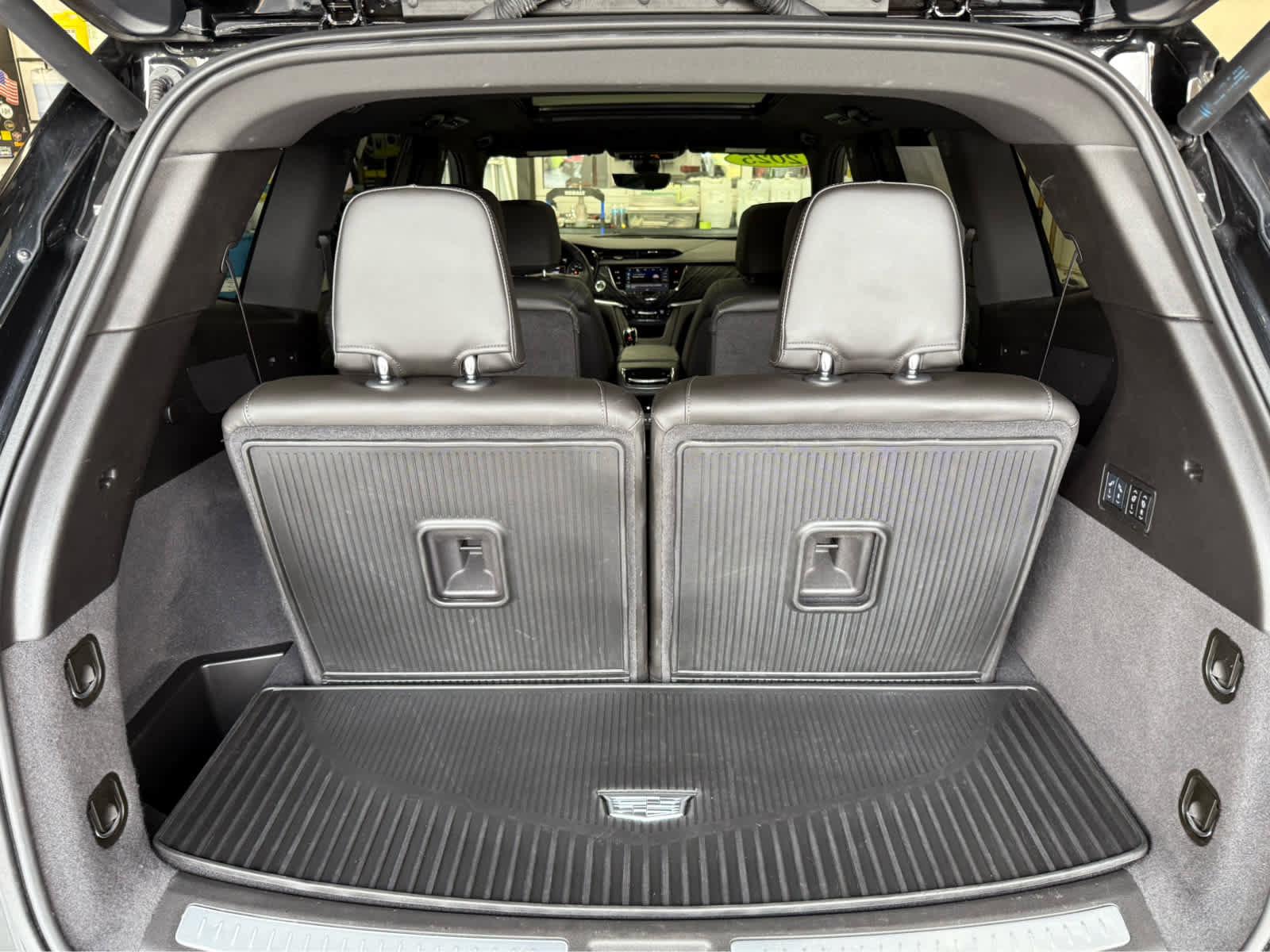 Used 2025 Cadillac XT6 Premium Luxury w/ Technology Package image 27